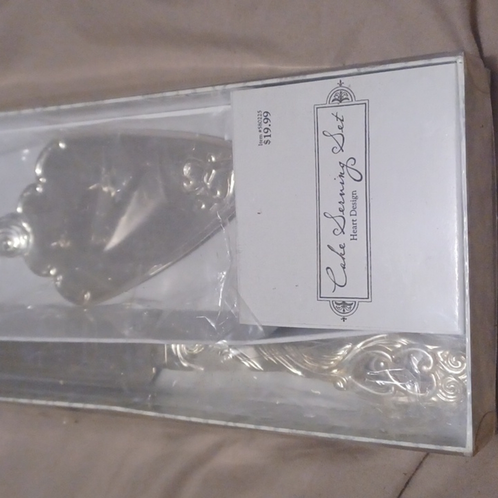 Wedding cake serving set